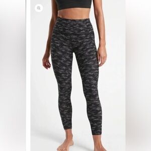 Athleta Salutation Stash Pocket Camo Print 7/8 Tight - Size Small